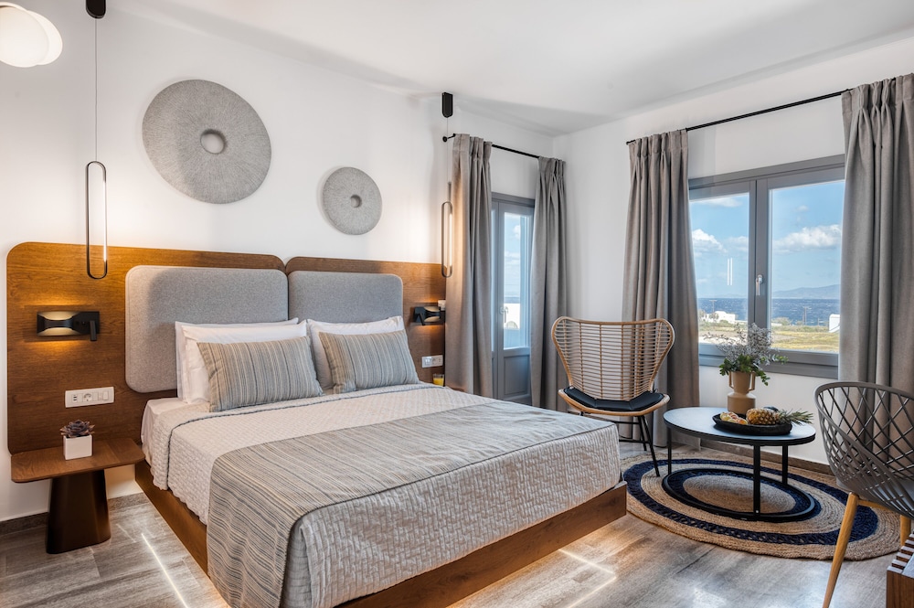 Volcanic Arc Santorini Suites 27/59