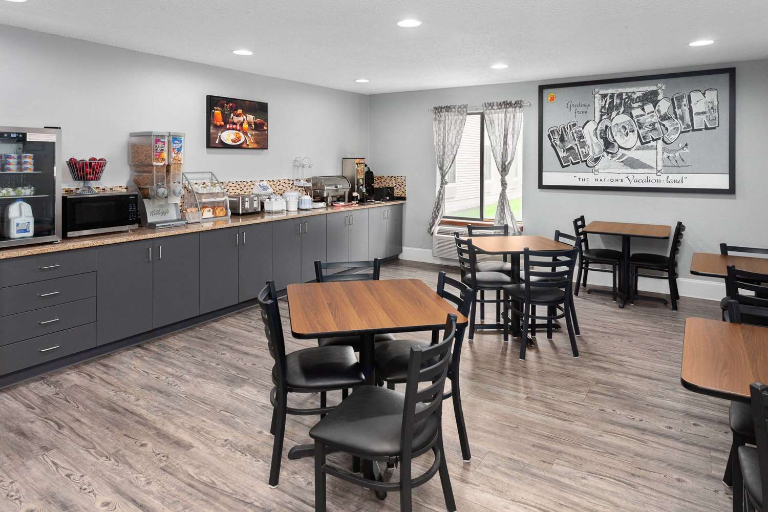 Super 8 By Wyndham Sun Prairie/Madison E 21/28