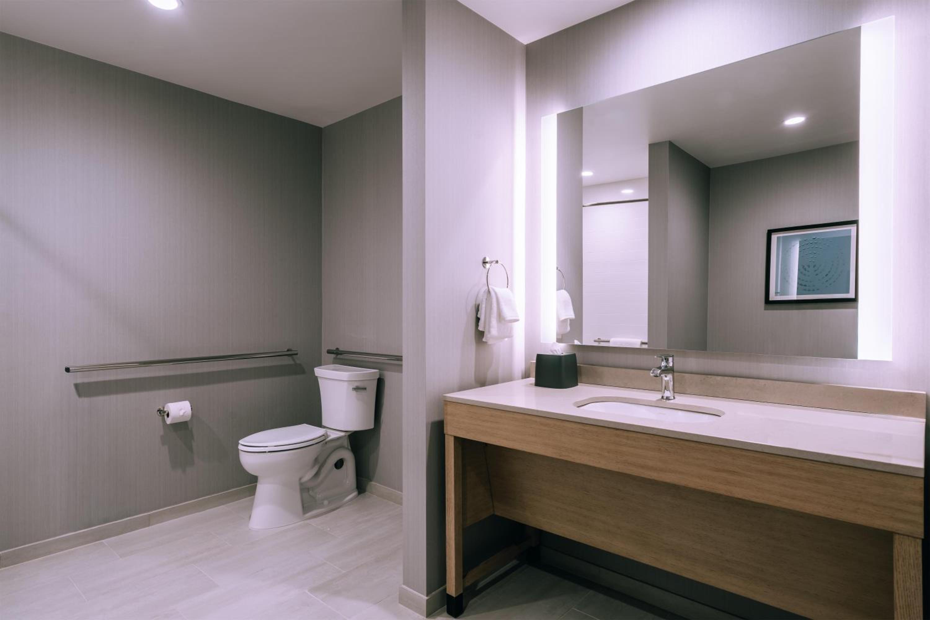 Hyatt Place Ontario Airport 50/50
