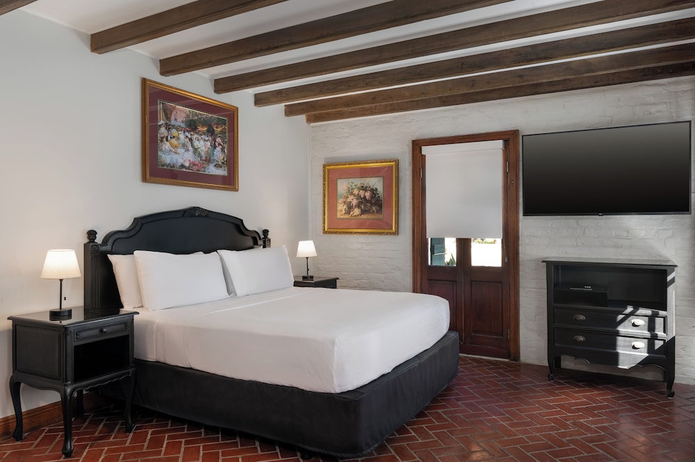 COMFORT, STUDIO, SUITE, KING BED