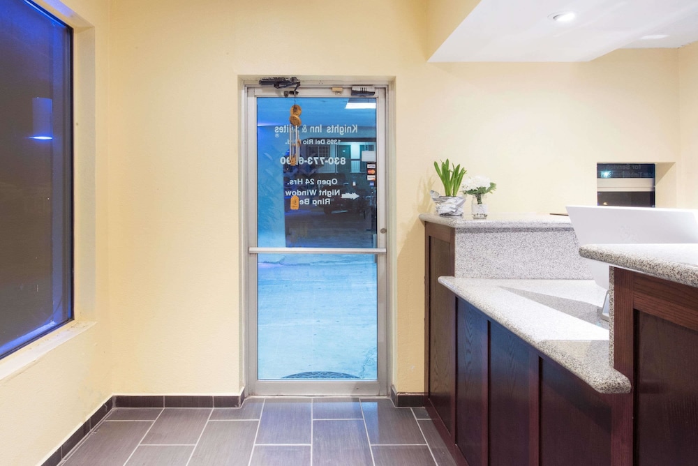 Executive Inn and Kitchenette Suites 34/34