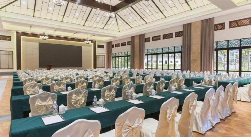 LN DongFang Hot Spring Resort 40/50