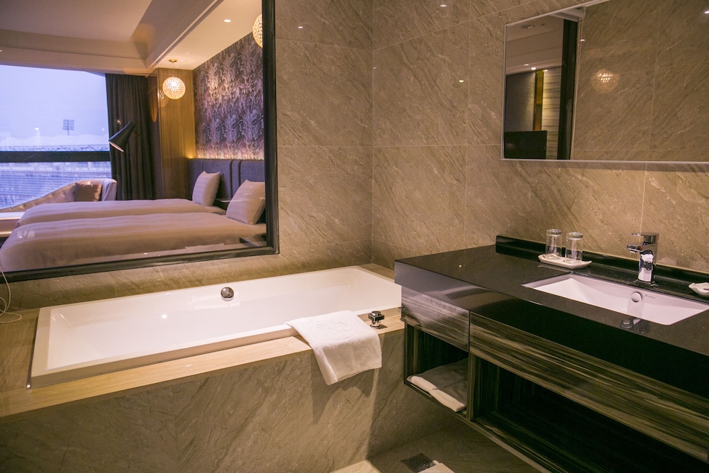 Sun Hao International Hotel 32/51