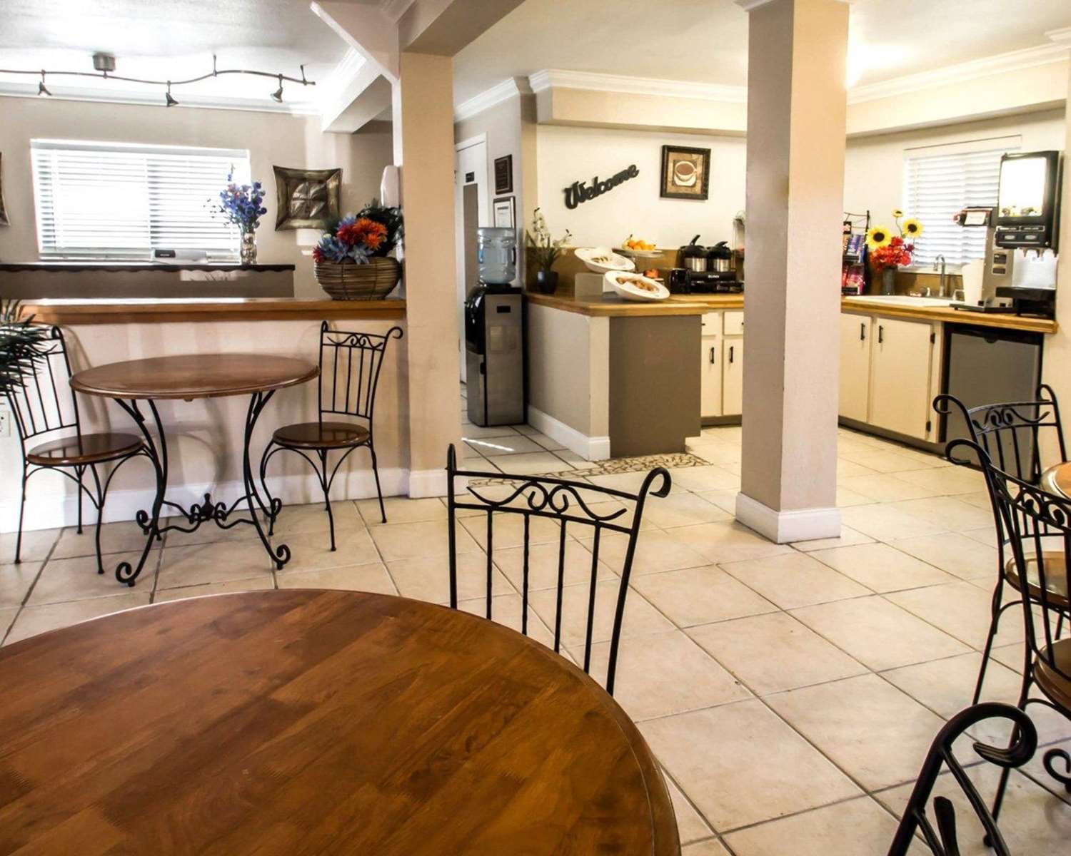 Rodeway Inn Apopka 32/46