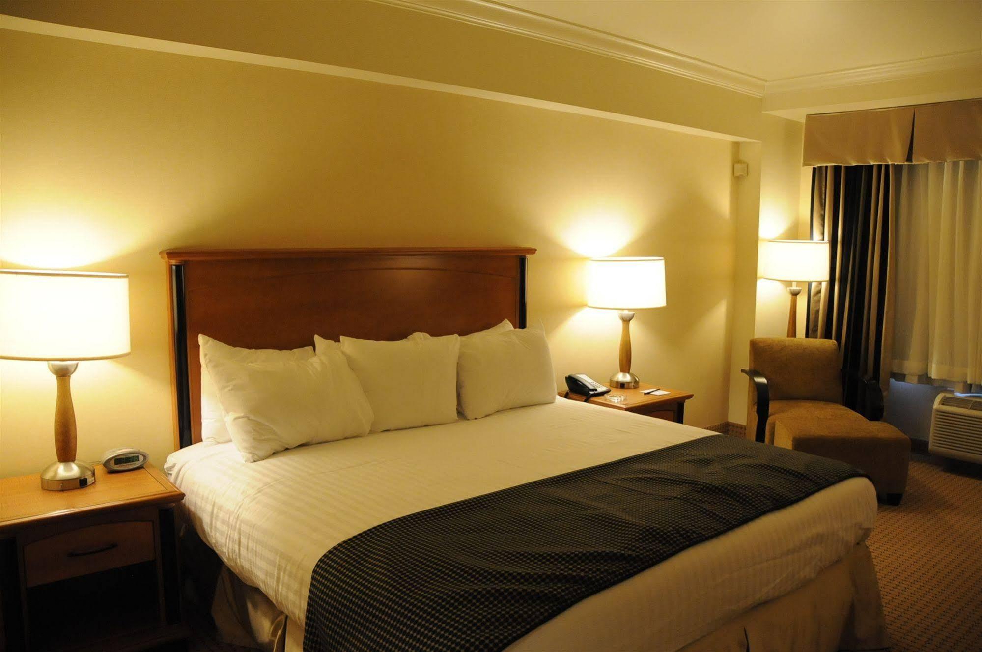 Hollywood Casino Hotel 14/37