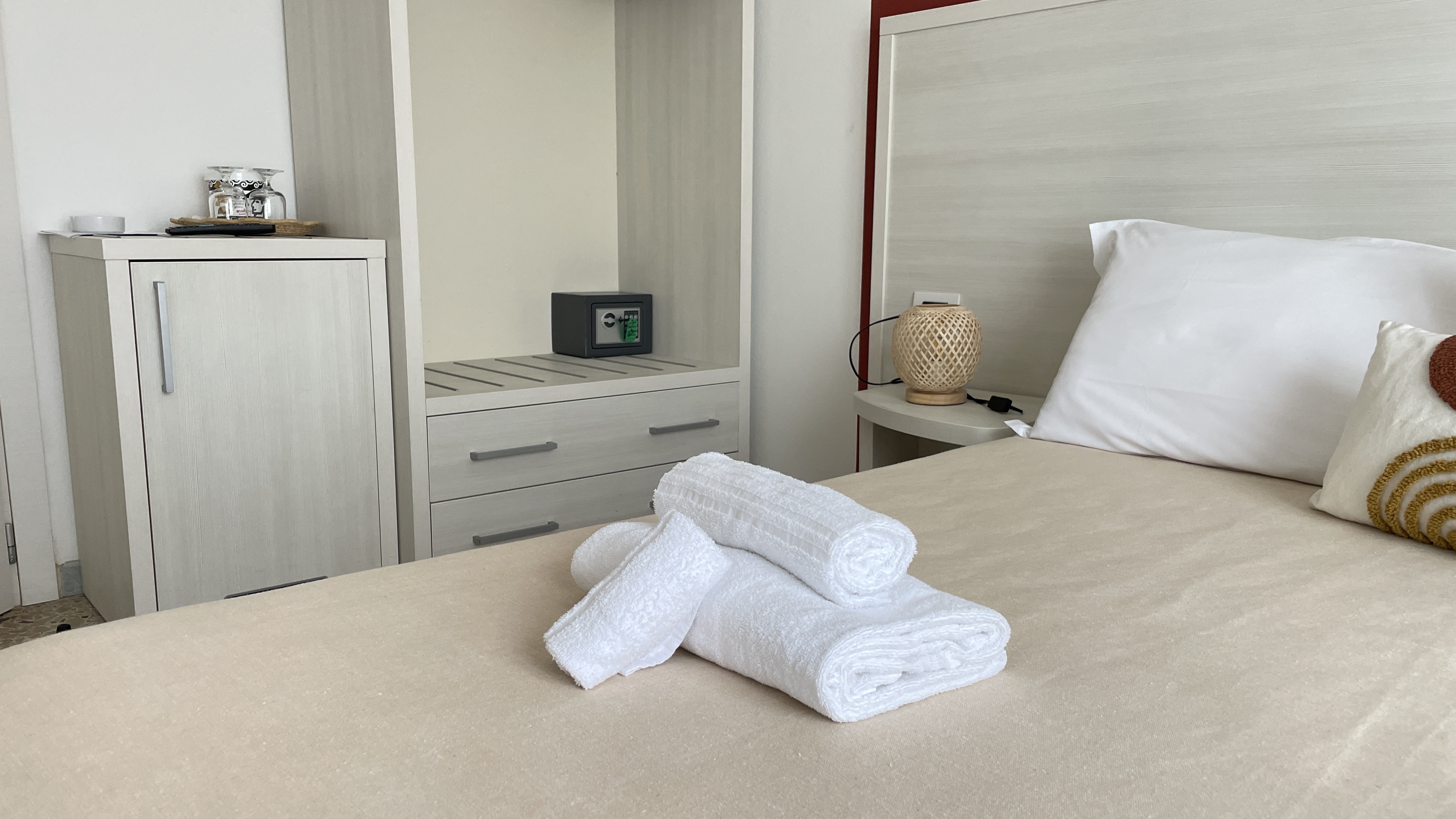 غرفة بشرفة مفردة بسرير مزدوج، Hotel da Cesare - Maluentu 2/3
