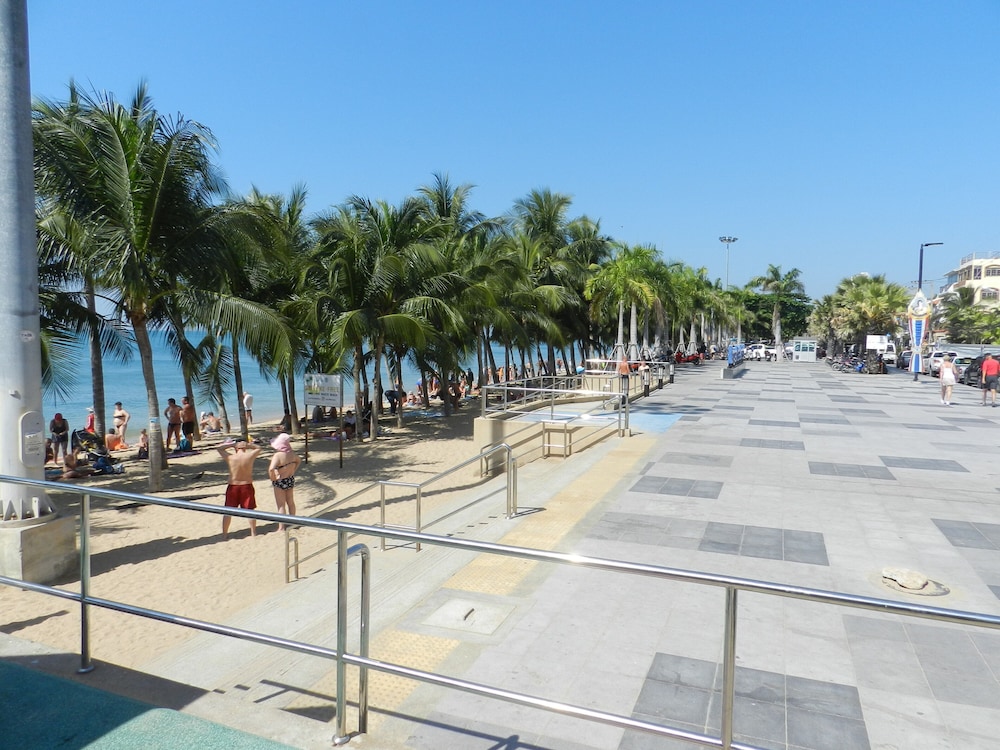 Alex Group Jomtien Plaza Condotel 33/50