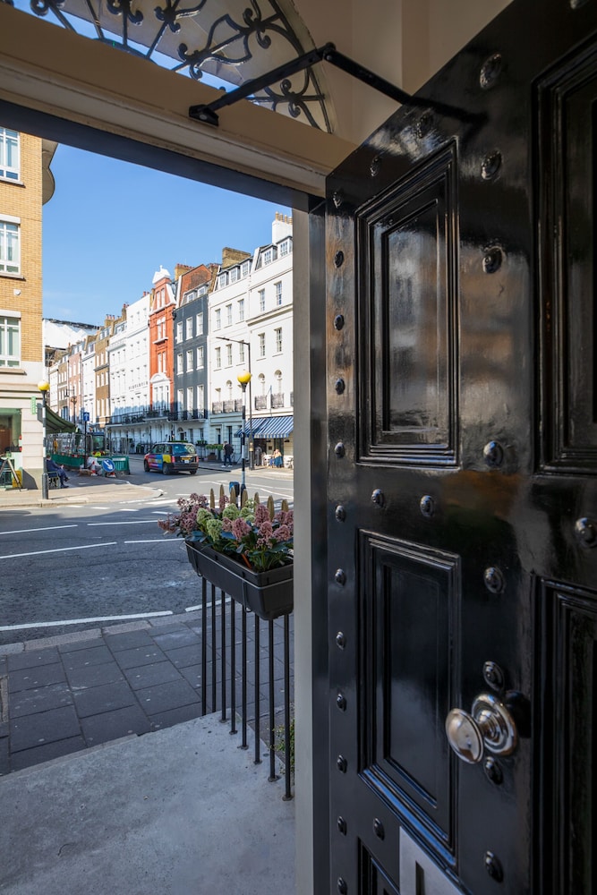 Mayfair Guesthouse 3/50