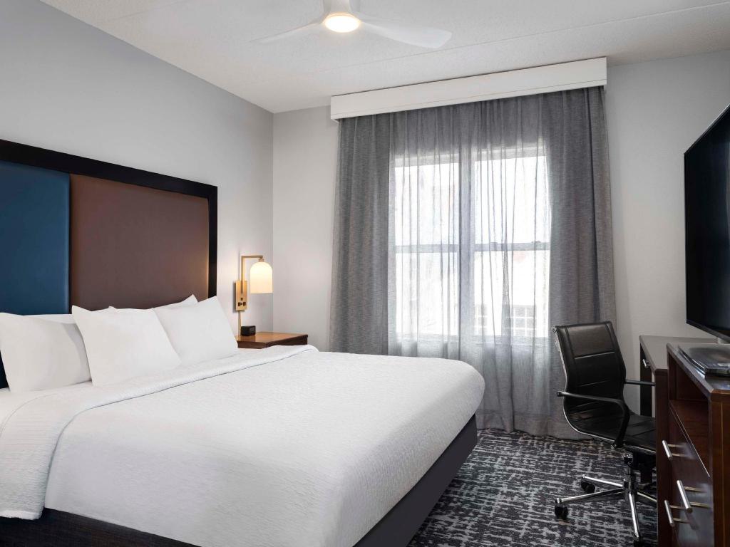 2 Bedrooms, Suite, 2 Double Beds, King Bed, 2 Bathrooms, Sofa