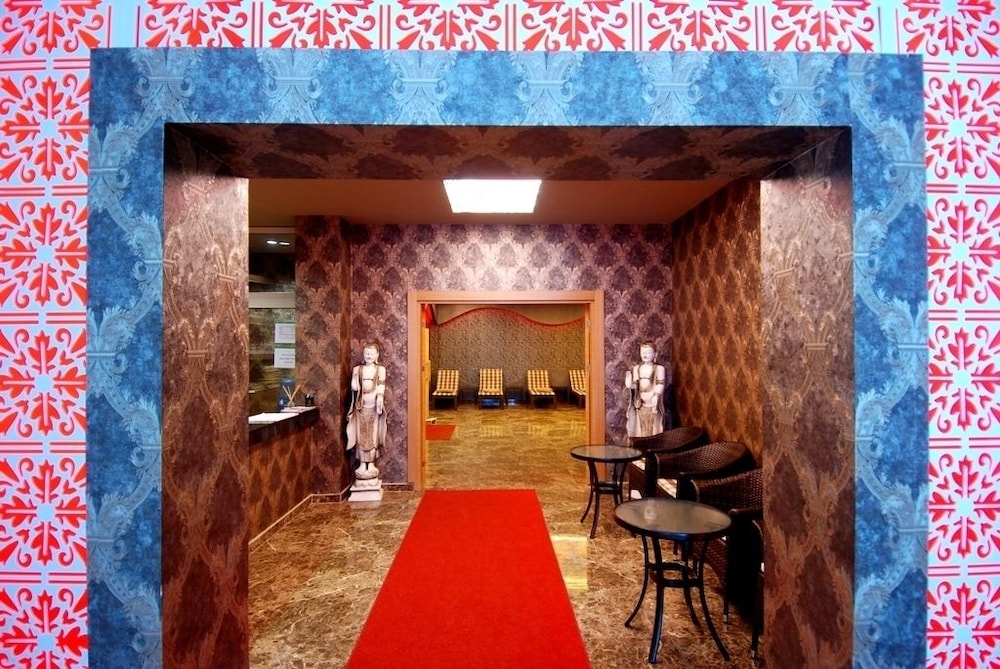 Berry Blue Hotel 86/95