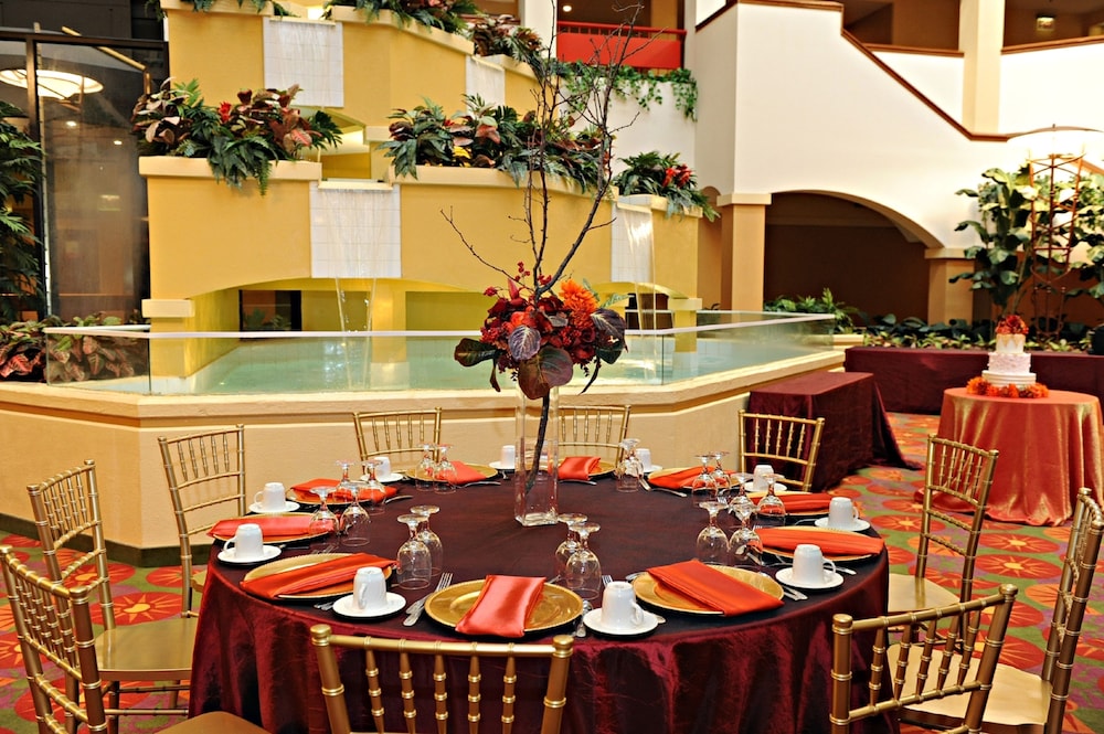 Holiday Inn Hotel And Suites Springfield I 44 58/77