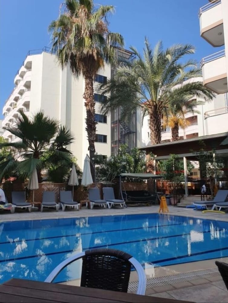 Remi Hotel 29/32