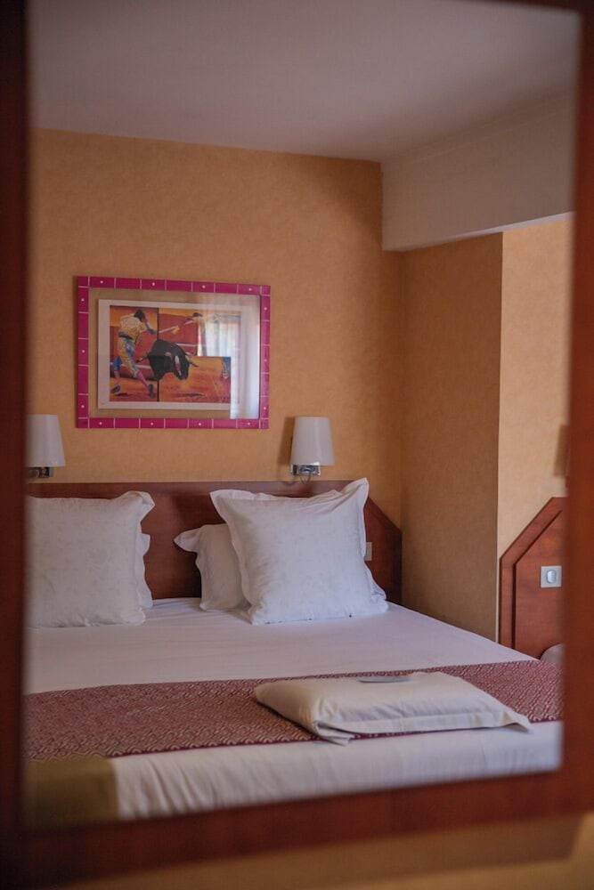 Kyriad Nimes Ouest 24/67