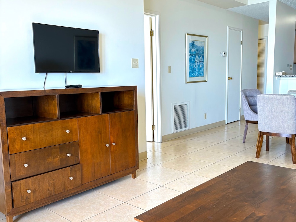 Aquarius Beach Tower 4/57