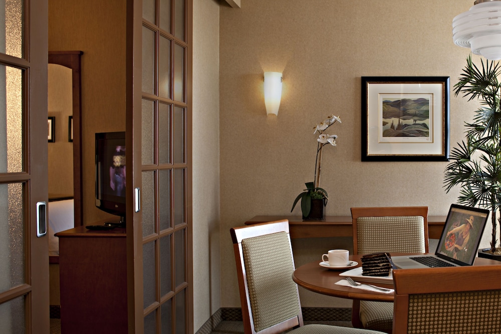 Carriage House Hotel Conference Centre 39/50