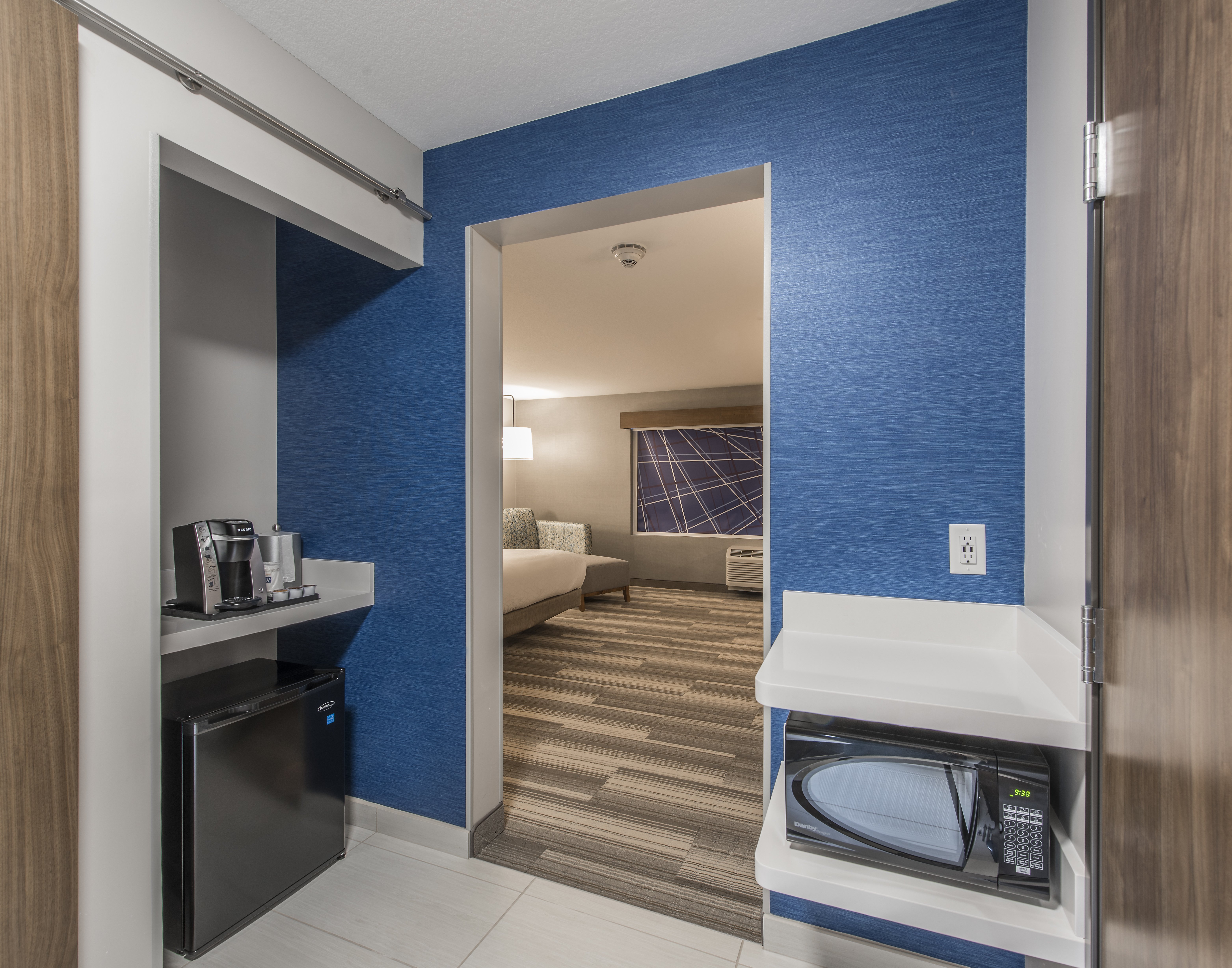 Holiday Inn Express and Suites Phoenix North Happy Valley an IHG Hotel 30/64