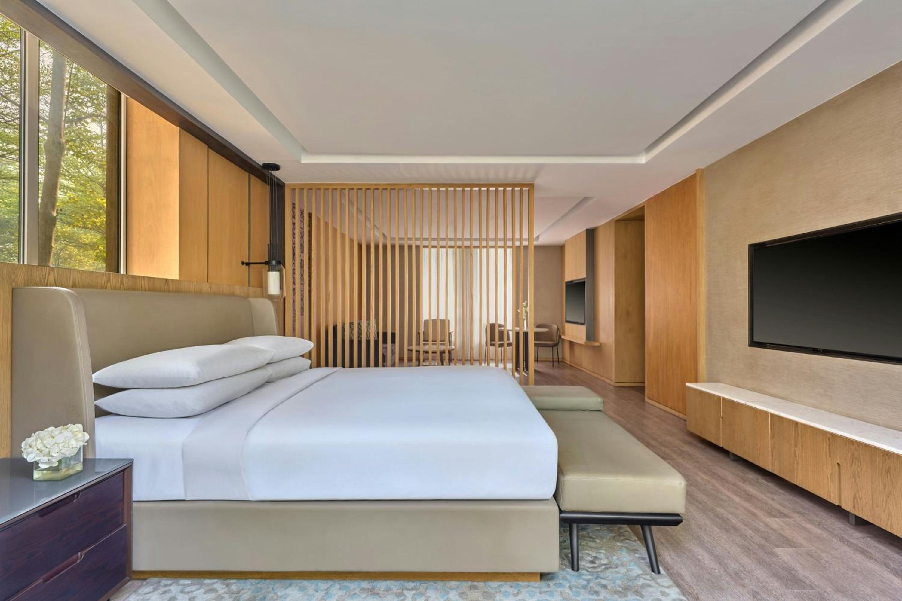 Executive, Suite, King Bed, Arabian View