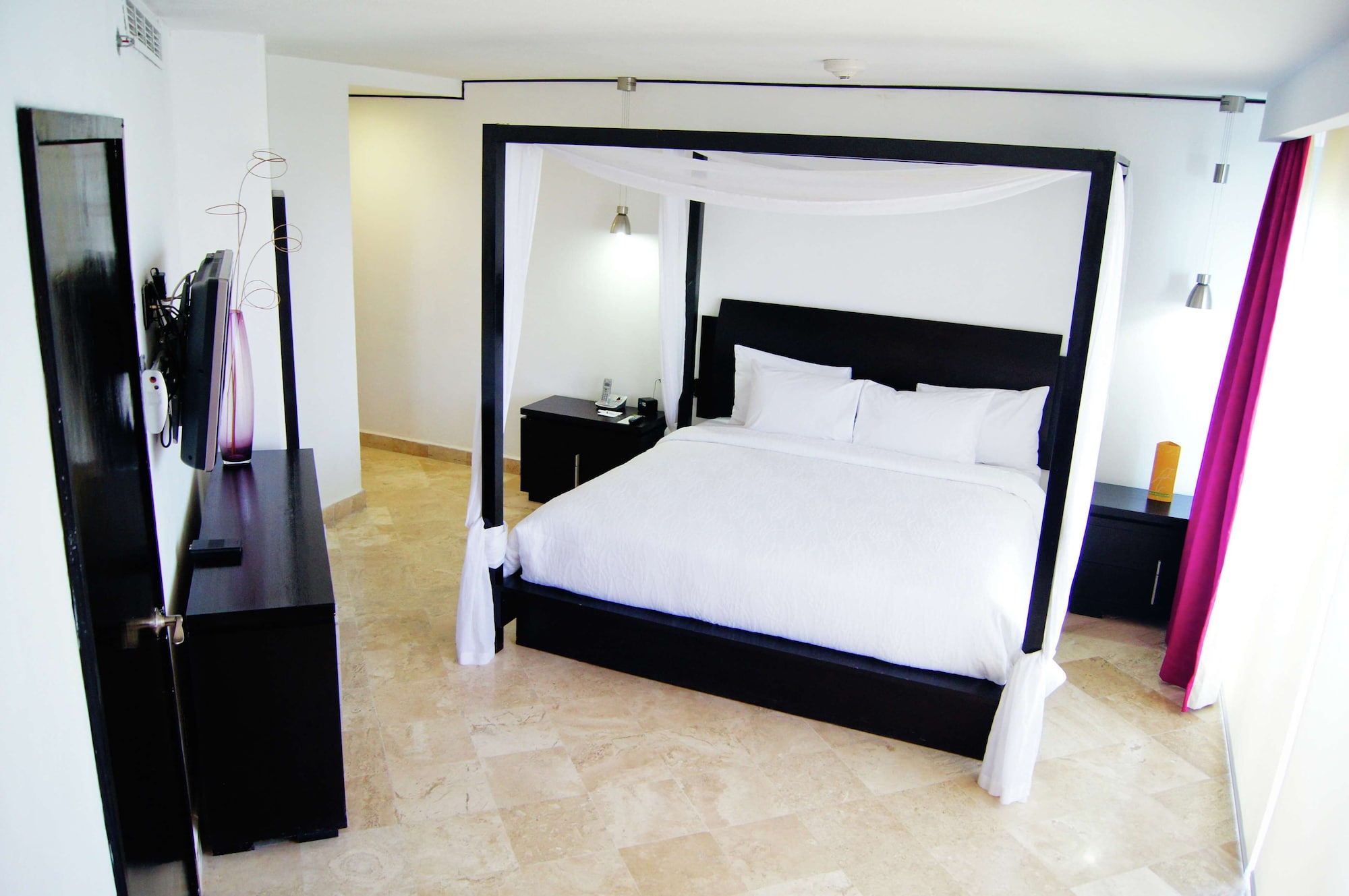 JUNIOR SUITE, KING BED, OCEAN VIEW, BALCONY