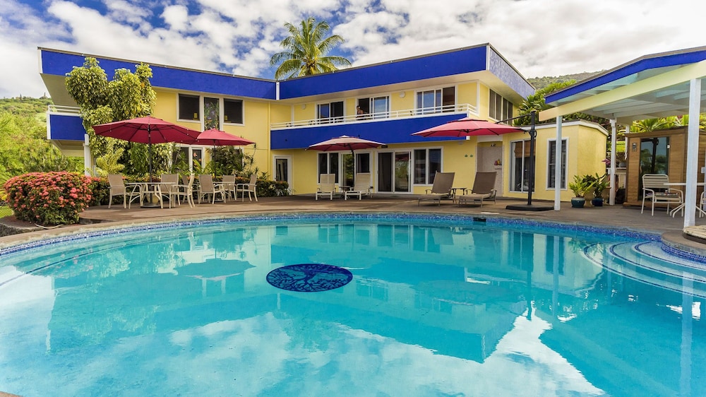 Luana Nai'a Inn 2/50
