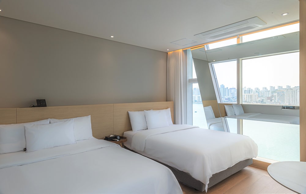 The Marine View Hotel 9/50
