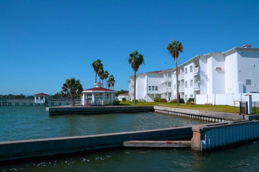 Lighthouse Inn At Aransas Bay 38/41