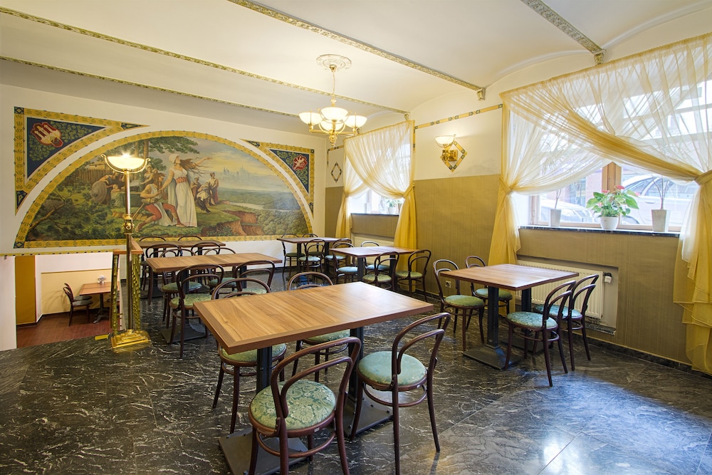 Taurus Hotel Prague 56/65