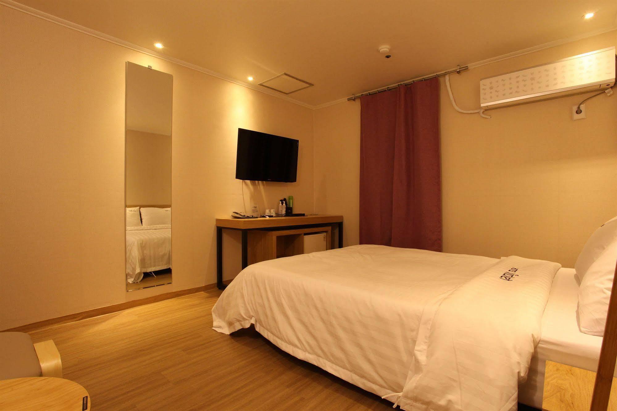 Hotel Violet 17/40
