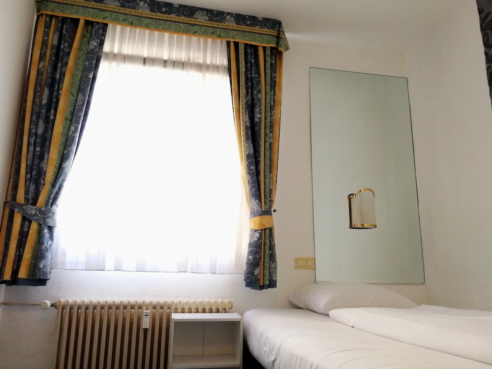Hotel Konigshof The Arthouse 8/49