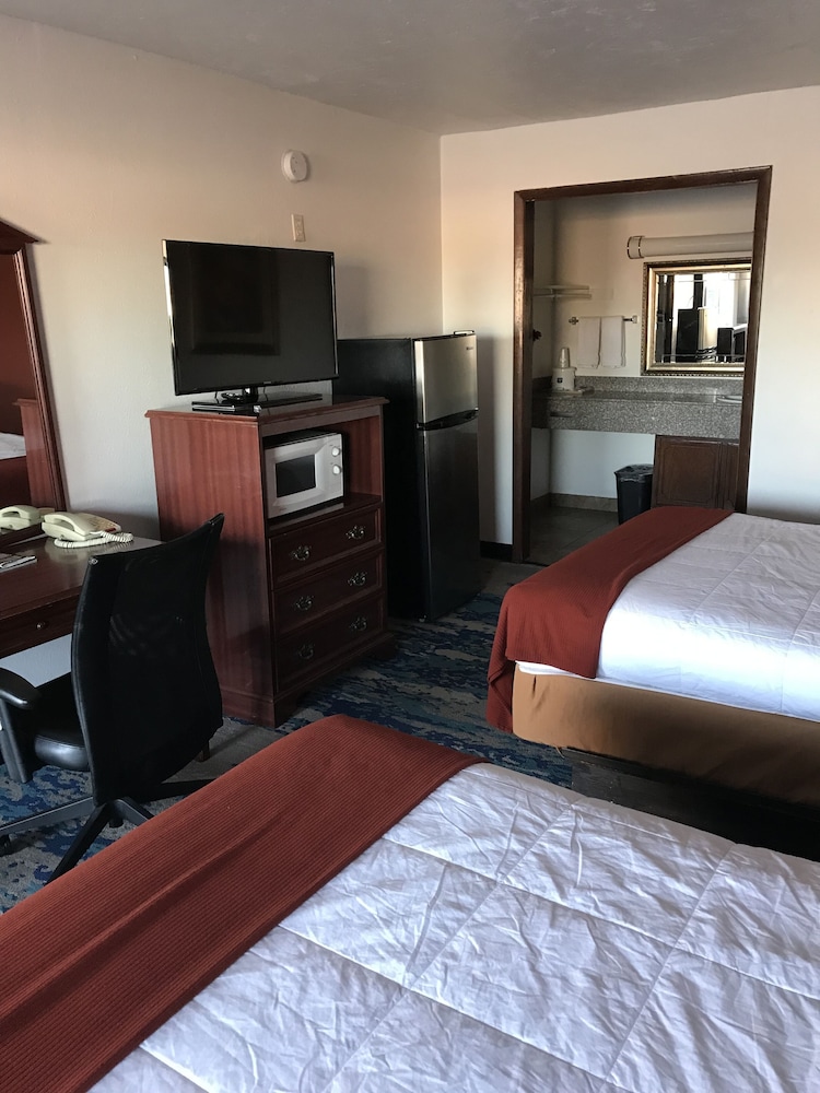 Interstate Motel Guthrie 8/22