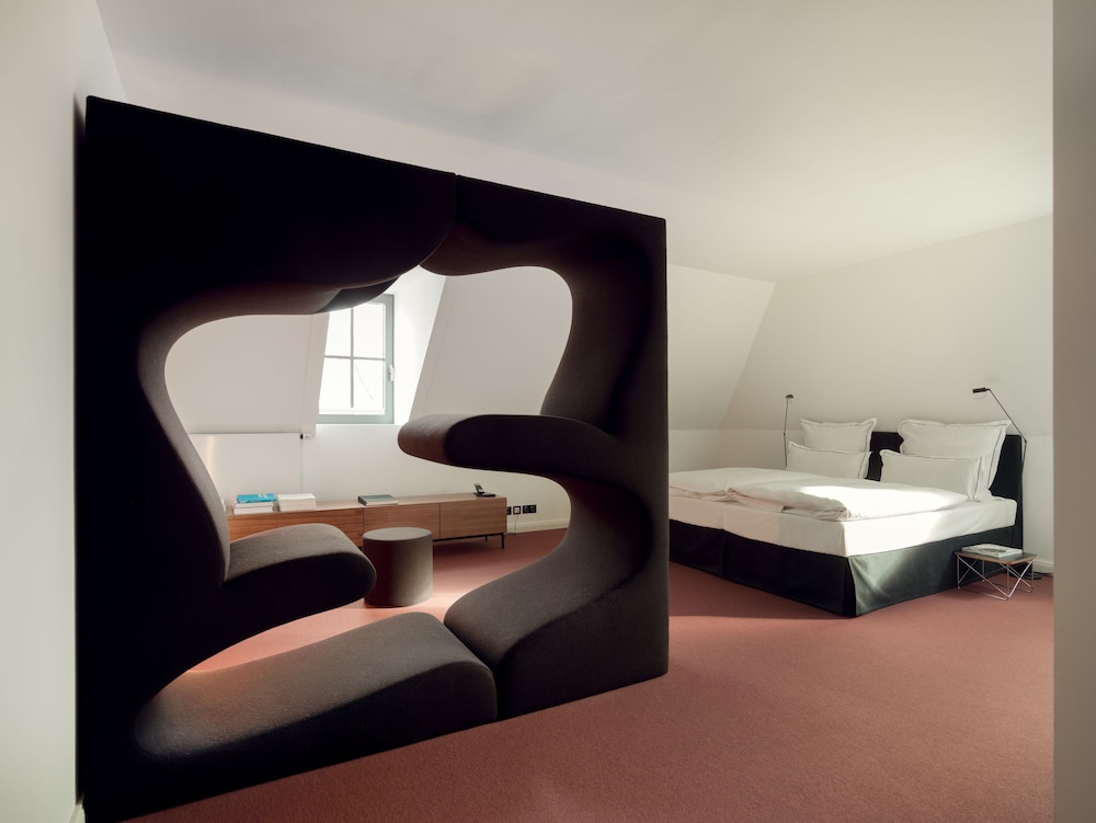 The Qvest Hideaway 25/57