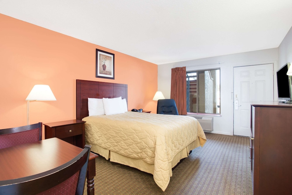 Super 8 By Wyndham Defuniak Springs 12/18