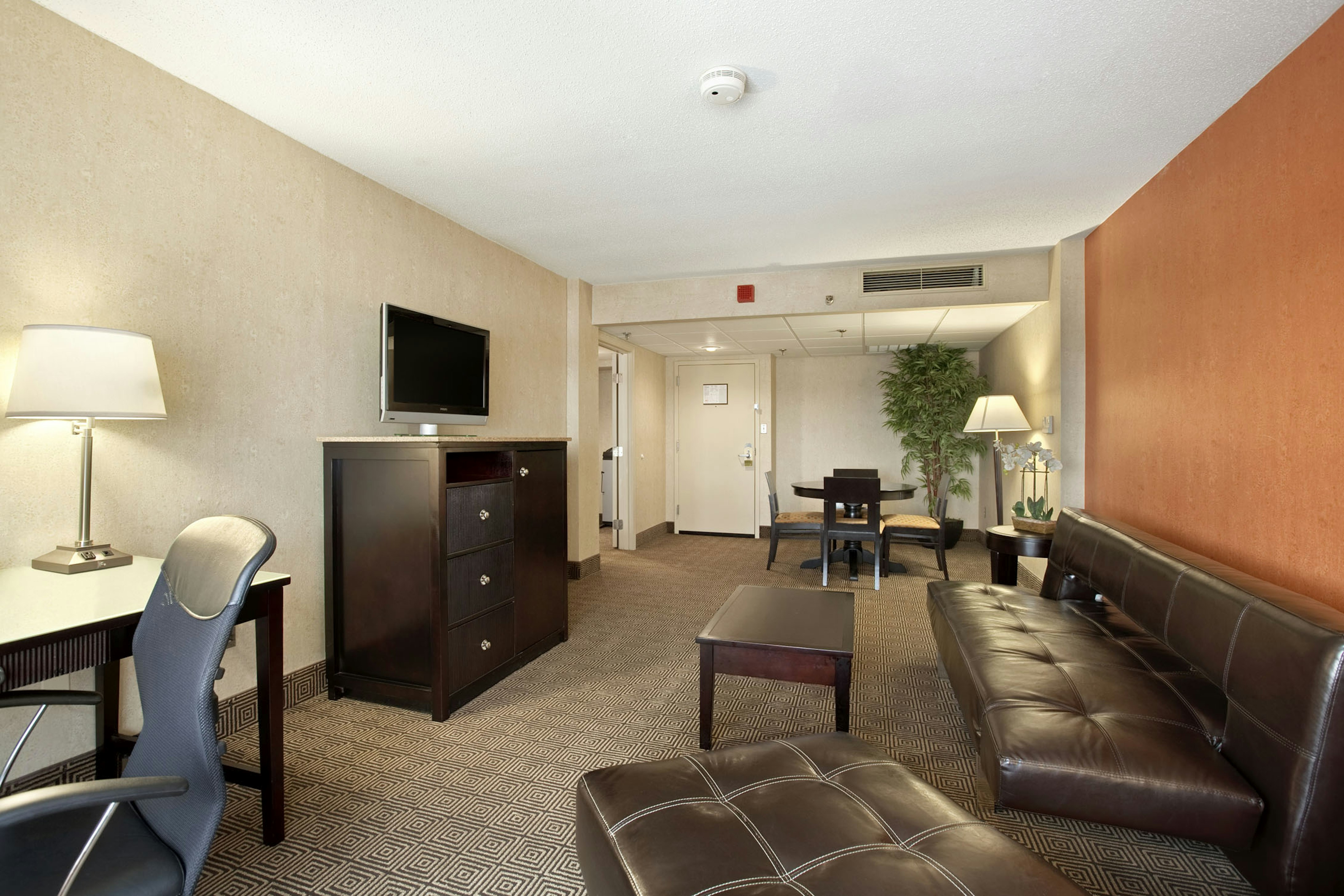 JUNIOR SUITE, KING BED