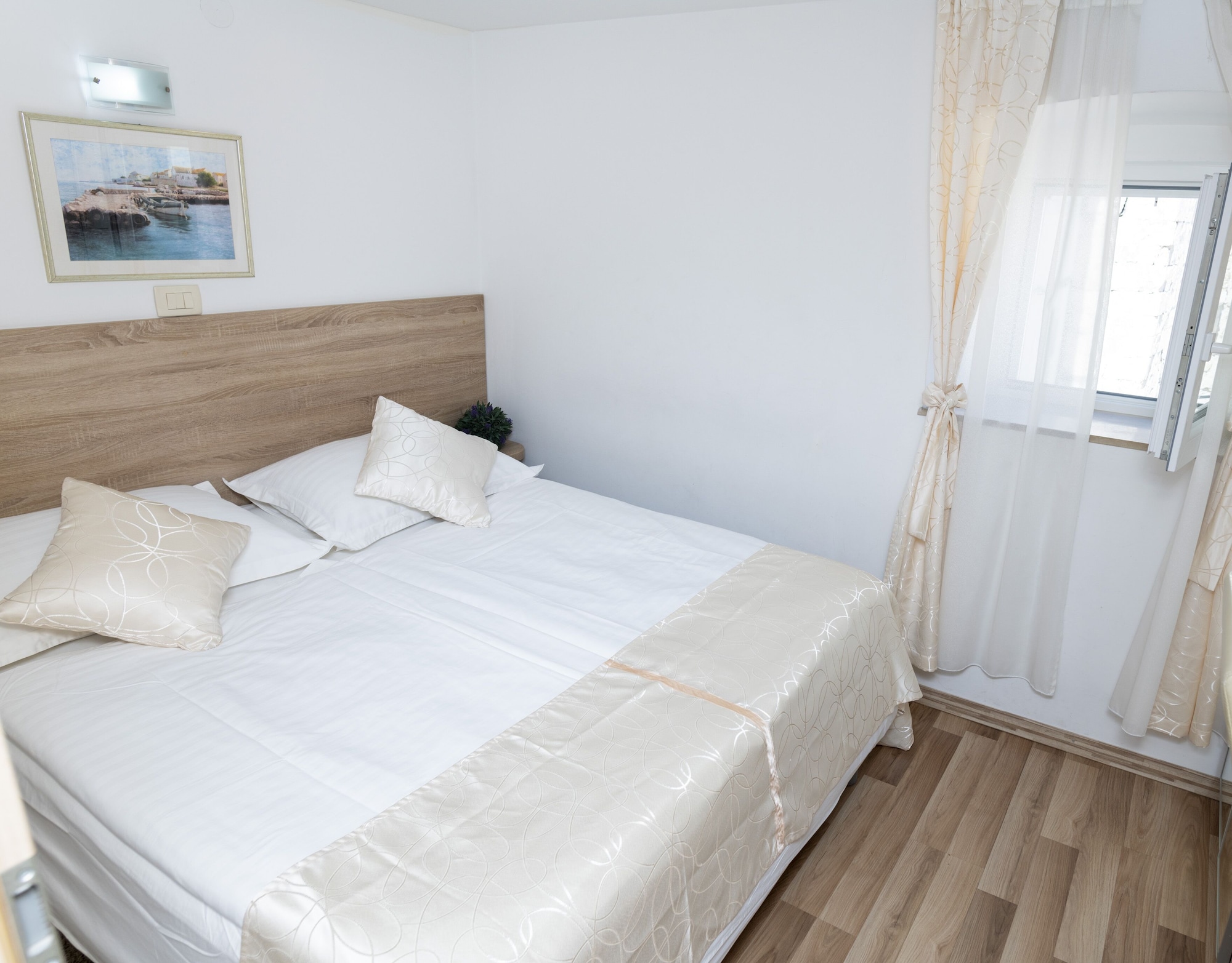 DUPLEX, SUITE, CITY VIEW