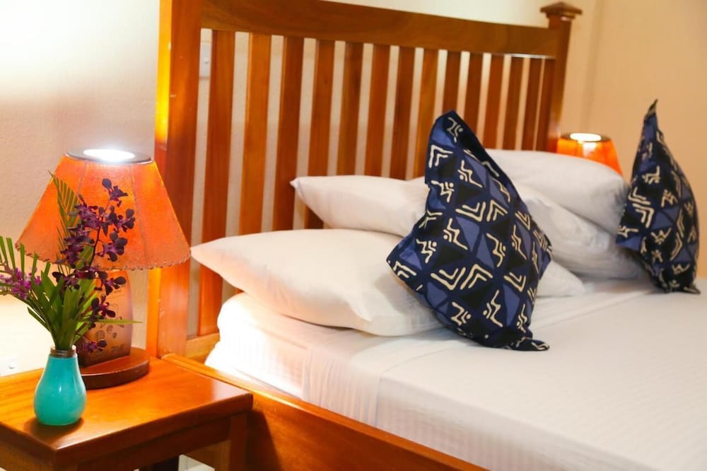 Coconut Grove Regency Hotel 32/66