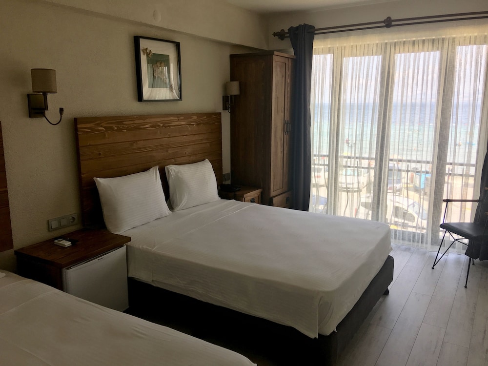 8 Rooms Boutique Hotel 14/50