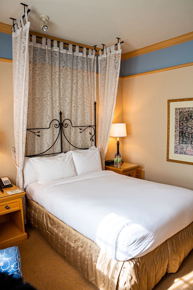 BASIC, QUEEN BED