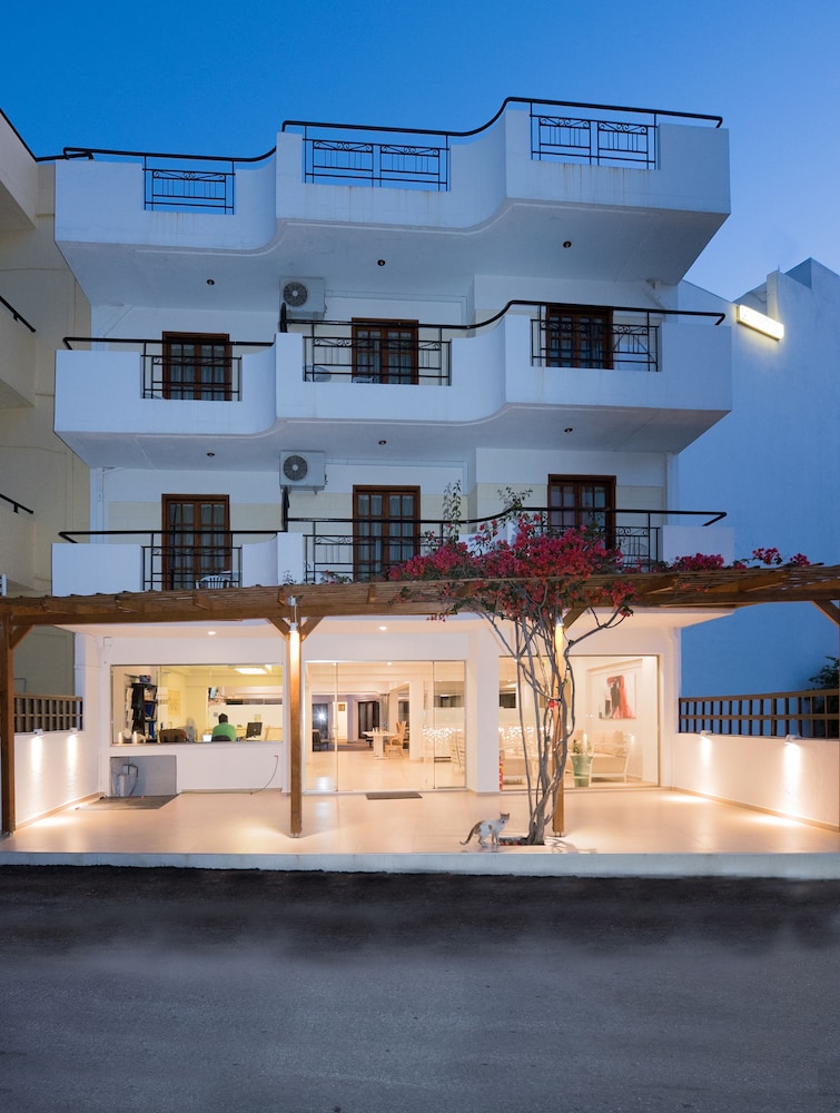 Artemis Hotel Apartments 1/50