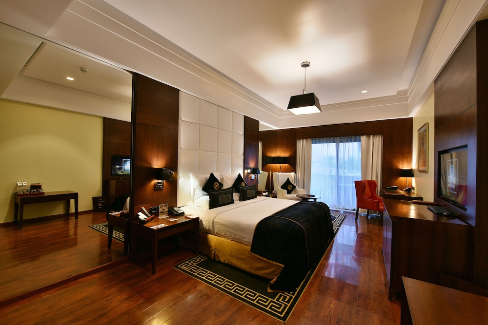 ADVENTURE, RESORT, KING BED