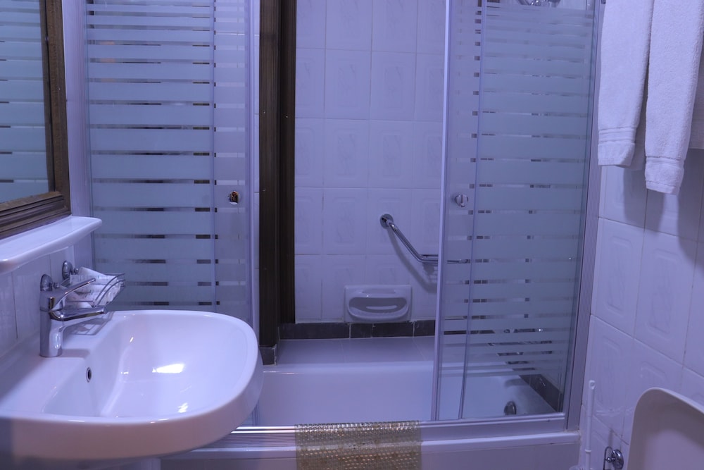 AMRA PALACE HOTEL 47/50