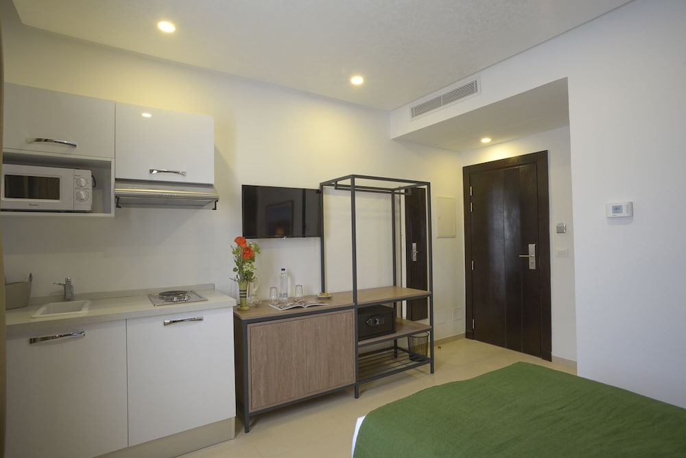 Maia Hotel Suites 30/44