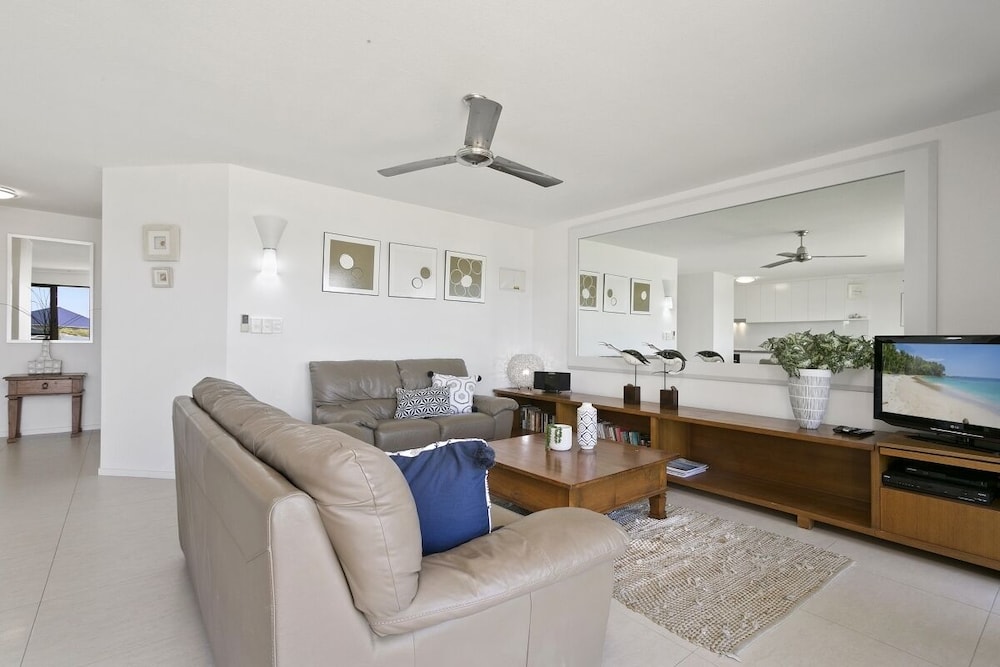 NOOSA SHORES RESORT 23/70