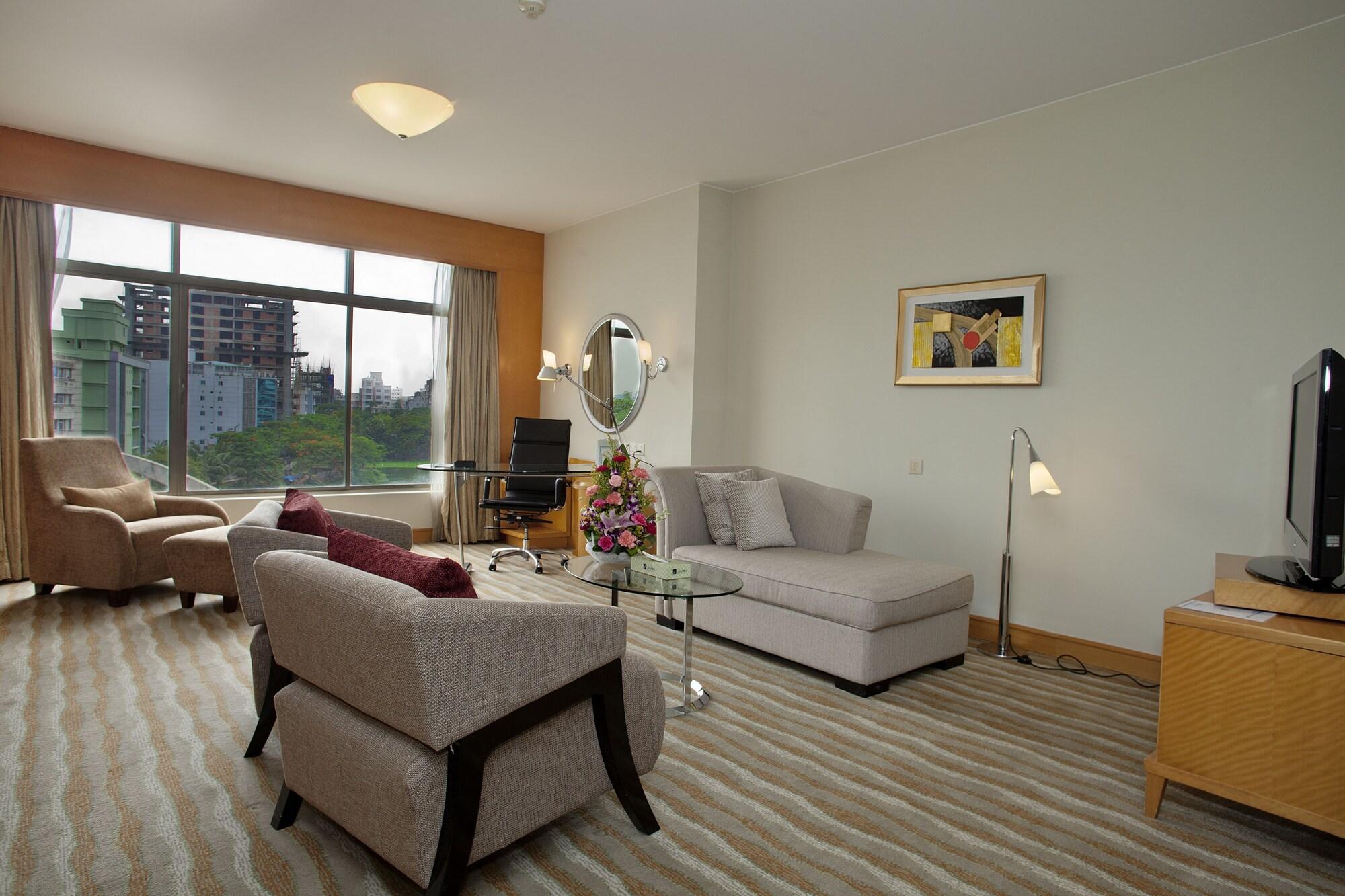 Lakeshore Hotel & Apartments 40/66