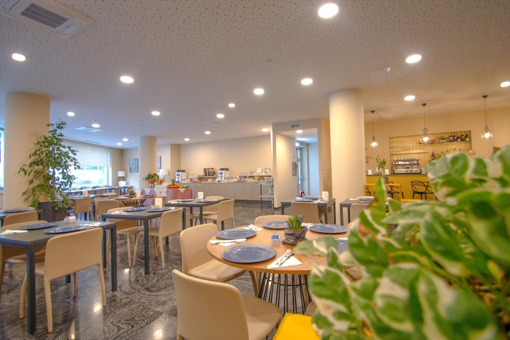 Ark Hotel 28/42