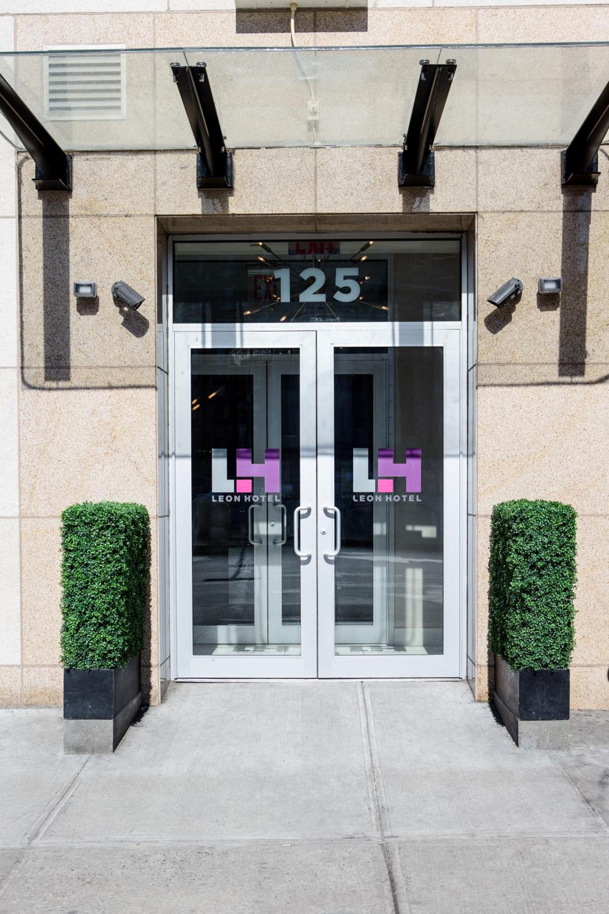 Leon Hotel 4/37