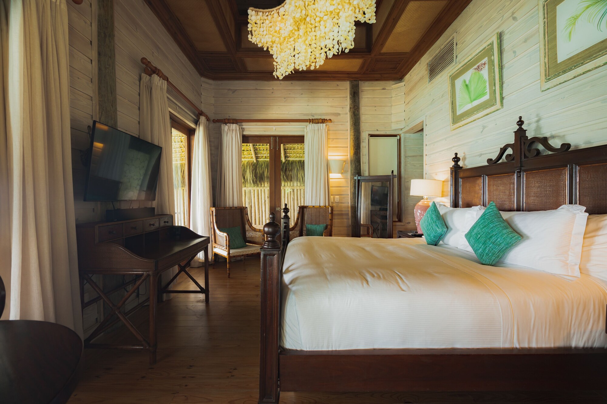 2 Bedrooms, Bungalow, King and Twin Beds, Ocean Front