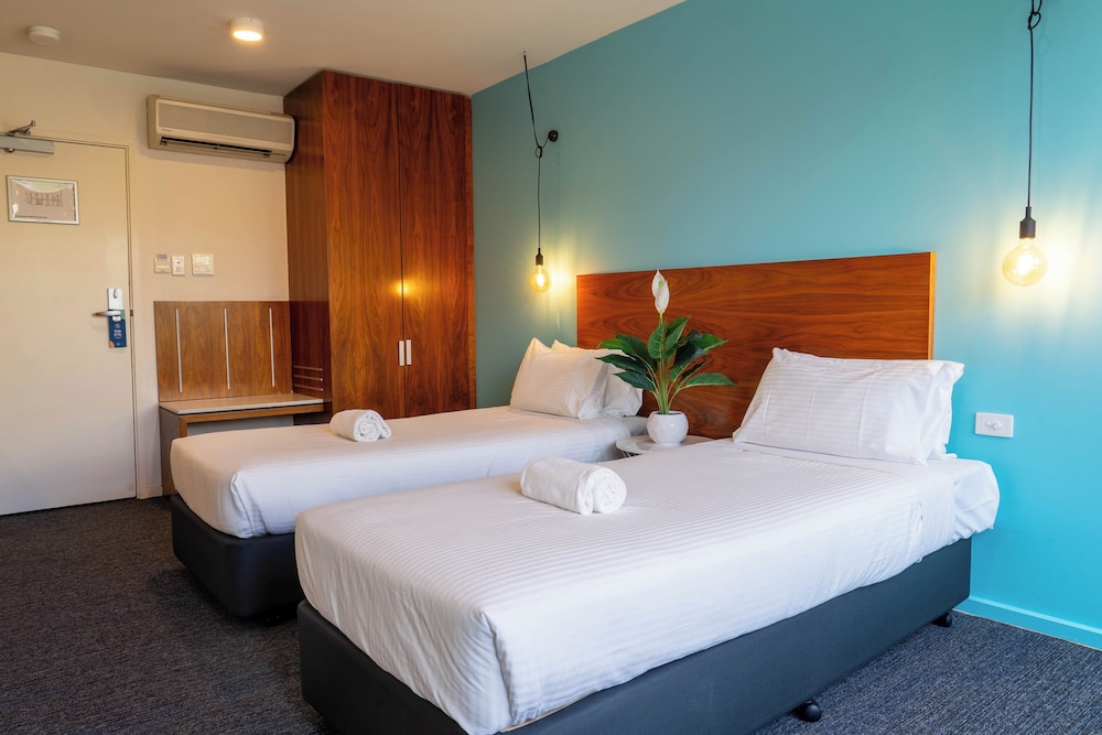 DELUXE, TWIN BEDS