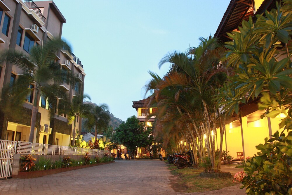 PURI SENGGIGI HOTEL 21/22