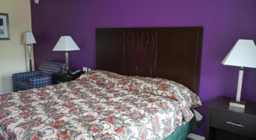 Village Motor Inn 7/11