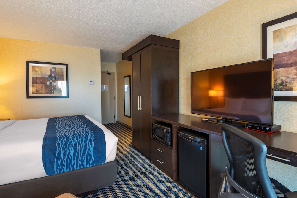 Comfort Inn St. Thomas 24/42