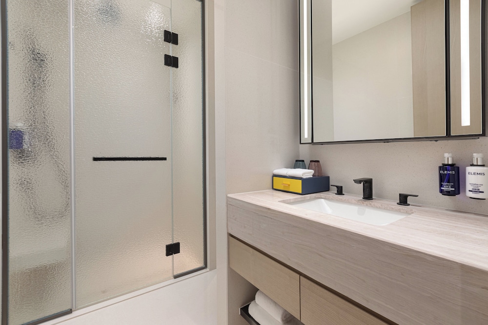 voco Suites Shanghai Hongqiao CBD 45/46